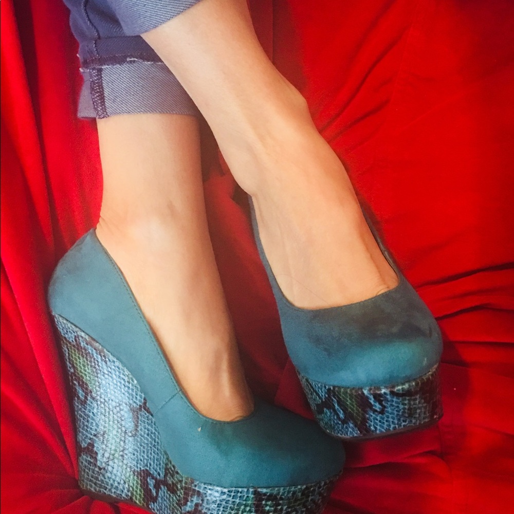 Delicious shoes.com sexy wedges